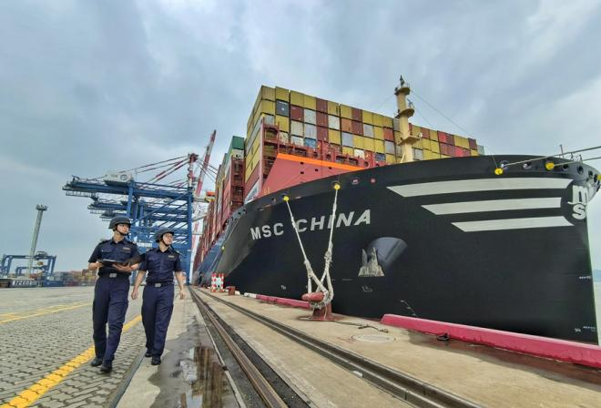 开云网站：“7×24小时预约通关”“覆盖64个国家和地区”厦门海关35条措施助力优化口岸营商环境(图1)