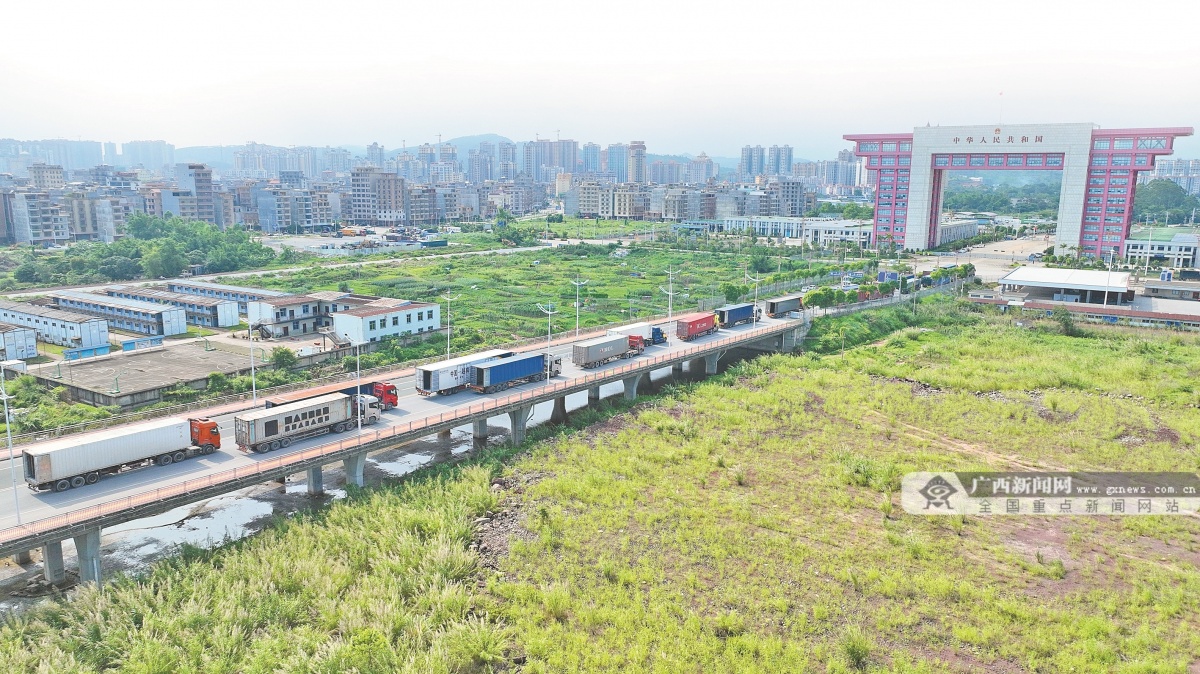 Kaiyun中国：通关提质增效！东兴口岸前4月进出口货物量值齐增(图2)