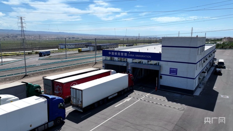 Kaiyun中国:阿拉山口公路口岸进出境货运车辆和过货量实现双增长(图3)