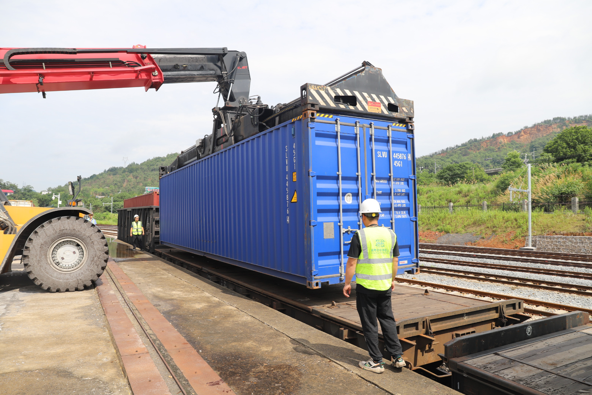 Kaiyun中国：第1000列发车！“湘粤非”陆海联运国际班列助力“湖南制造”出海(图2)
