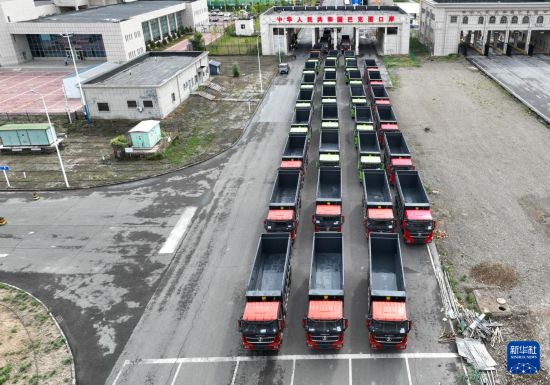 Kaiyun中国:中哈边境巴克图口岸出入境交通运输工具突破3万辆次(图2)