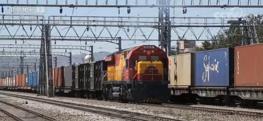 开云网站：海关总署等部门推出一系列新举措优化口岸营商环境促进贸易便利化(图1)