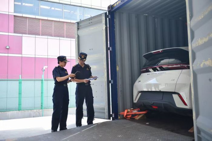 Kaiyun中国：今年上半年成都中欧班列货值同比增长117%(图2)