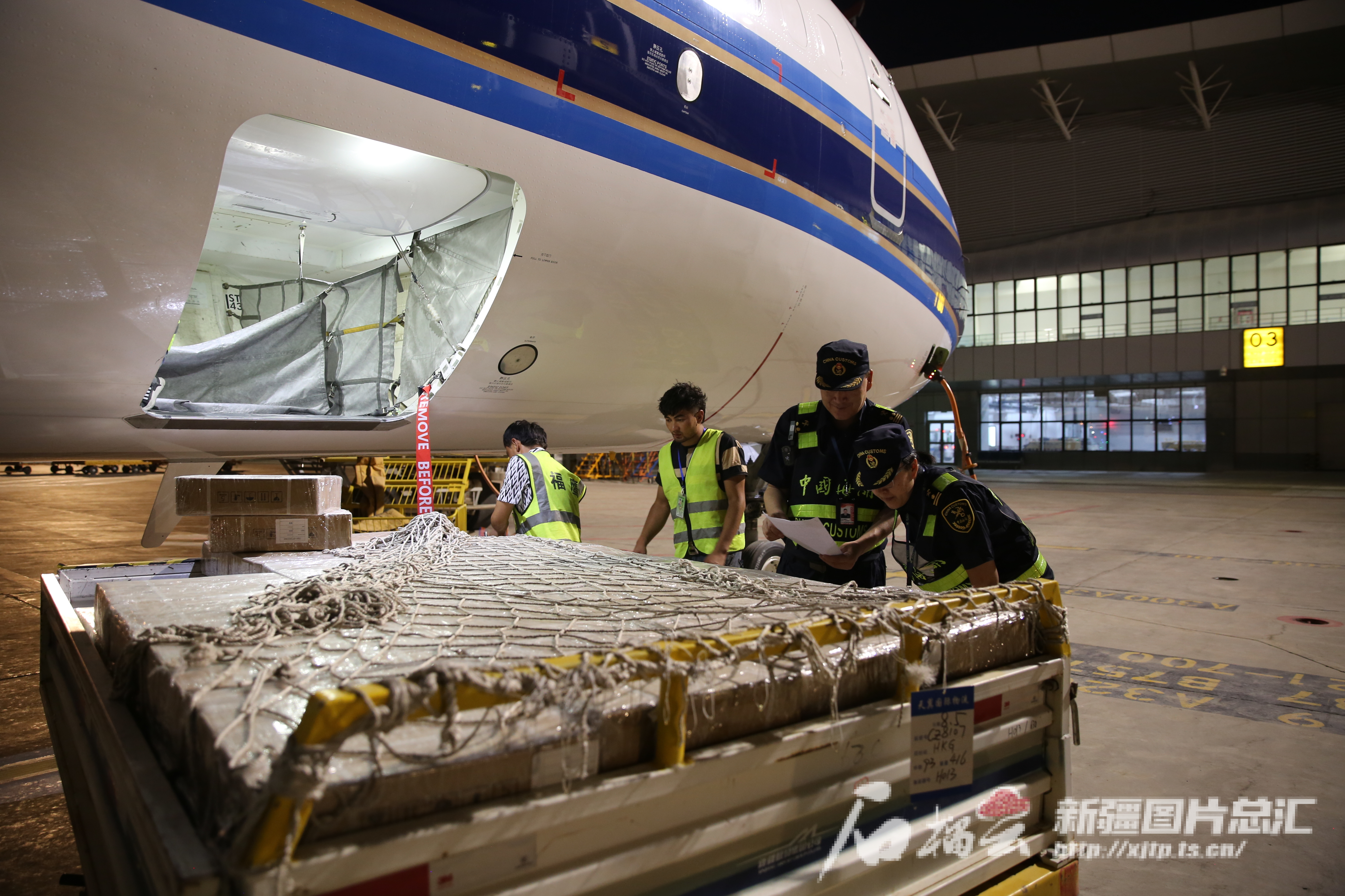 开云网站：喀什航空口岸年度进出口贸易额历史首破亿元(图1)