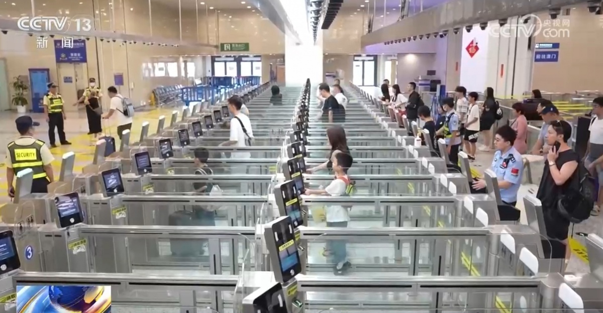 开云网站：多组数据彰显出入境往来按下“加速键”边境购物游呈现红红火火发展势头(图3)