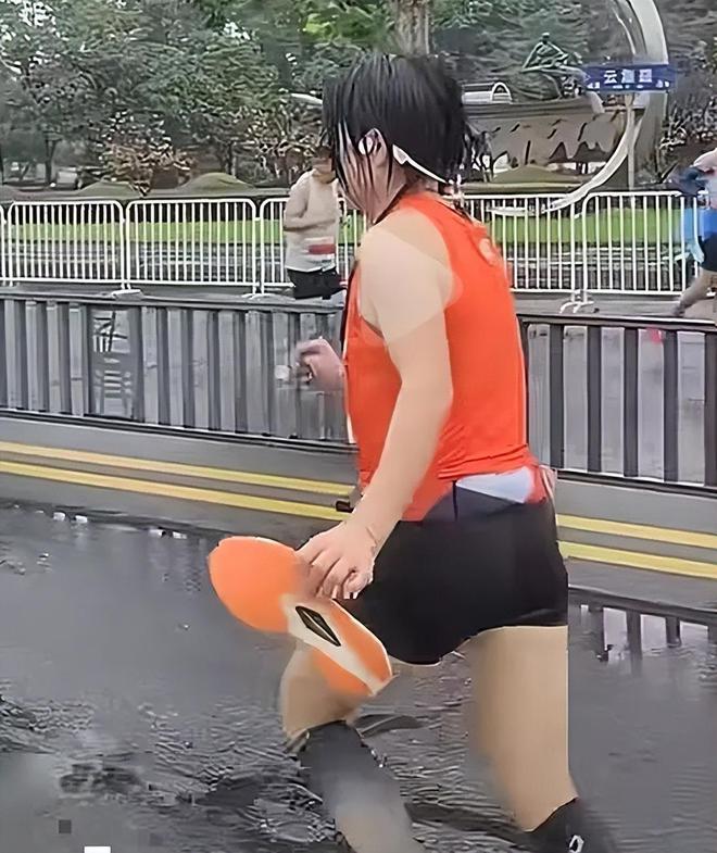 Kaiyun中国：999元特步跑鞋马拉松途中掉底宣称耐磨续航超2000公里