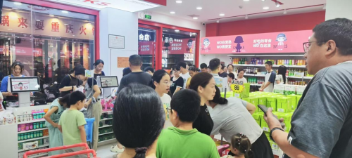 开云网站：这家怡佳仁零食店代理品牌凭什么能吸引这么多人？(图4)