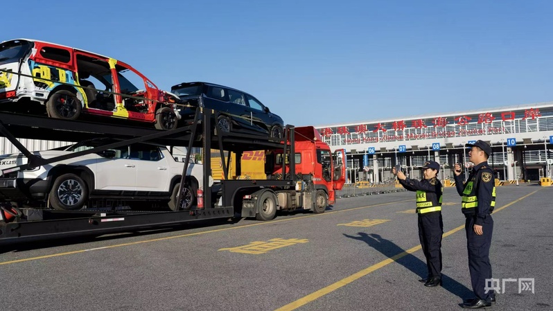 开云网站：635亿元！内地经港珠澳大桥口岸对澳门进出口总值实现新突破(图1)