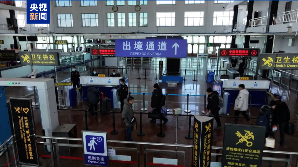 Kaiyun中国：提前43天通车！黑龙江同江水运口岸浮箱固冰通道正式运营(图2)