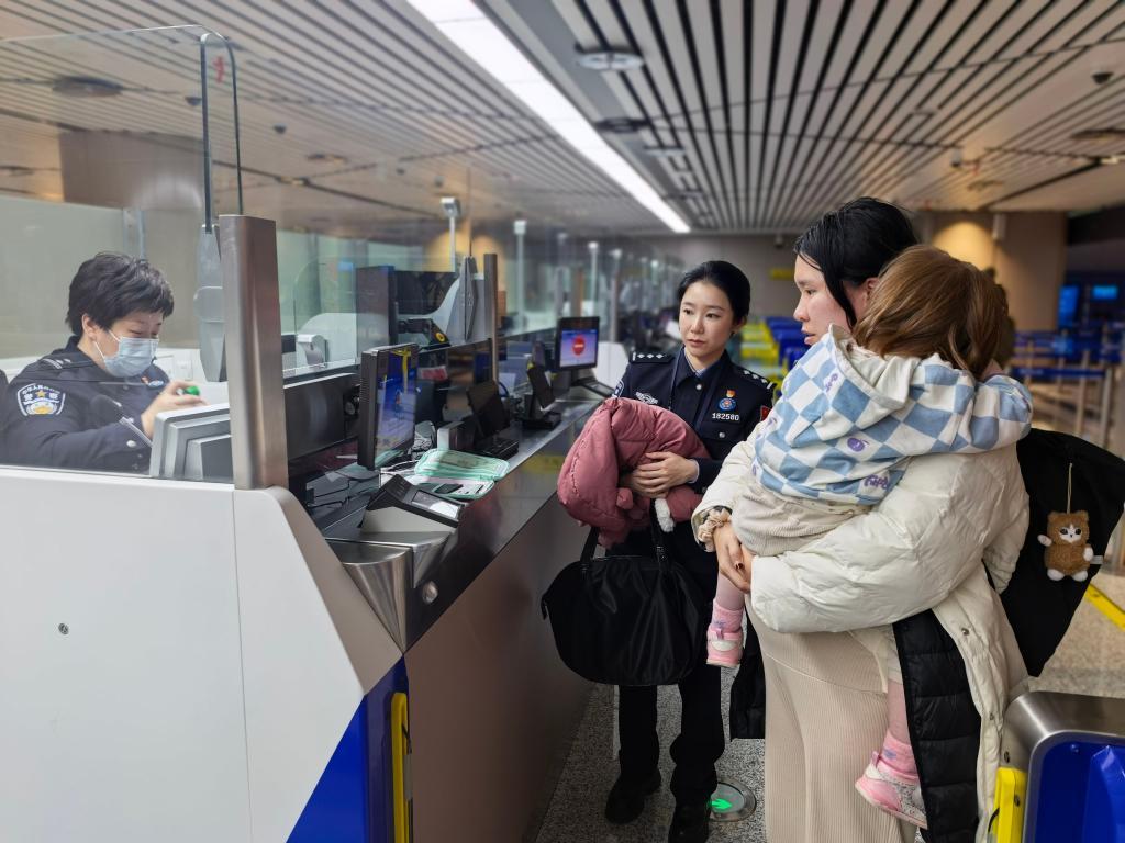 Kaiyun中国：今年哈尔滨太平国际机场口岸客流量突破50万人次