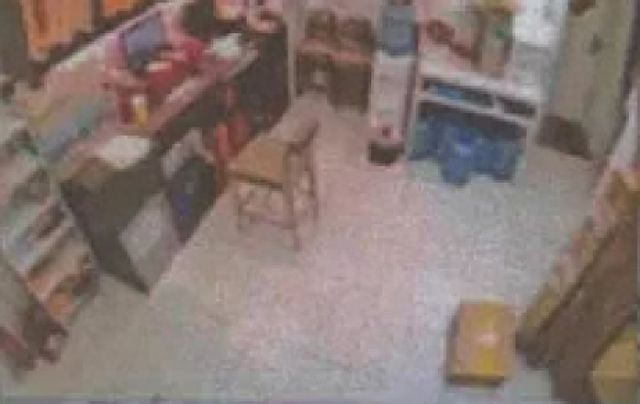 Kaiyun中国：仓库管理员夹带几百瓶香水出库开网店出售狂捞64万余元