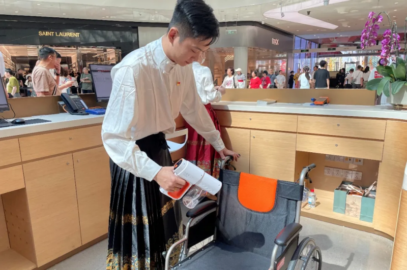 开云网站：中免集团“春节坚守者”用责任担当书写别样团圆答卷(图2)