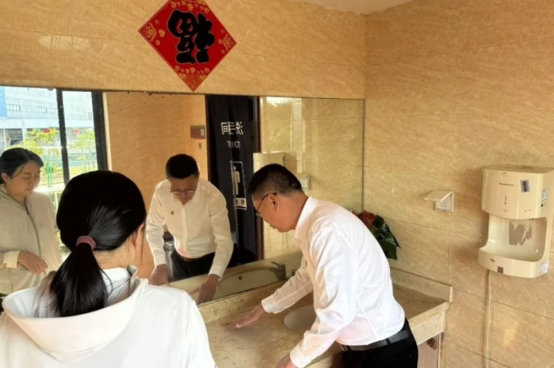 开云网站：中免集团“春节坚守者”用责任担当书写别样团圆答卷(图12)