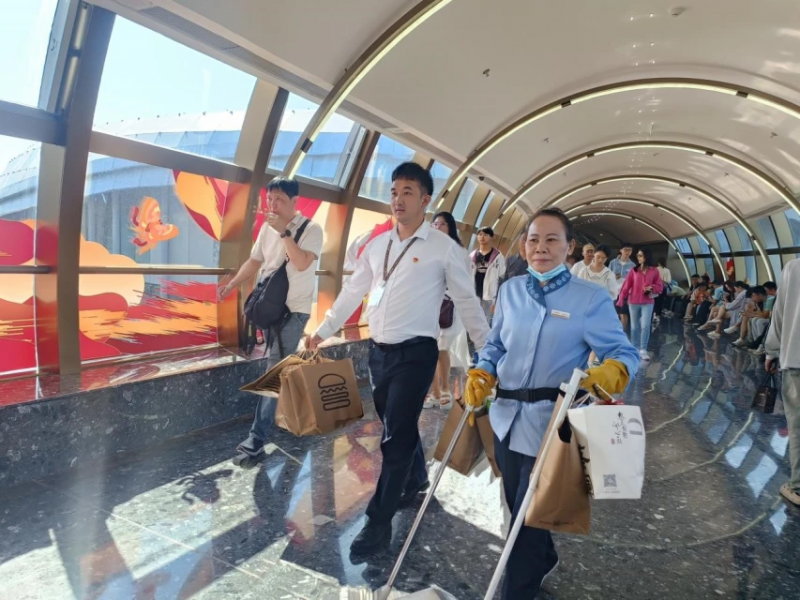 开云网站：中免集团“春节坚守者”用责任担当书写别样团圆答卷(图13)