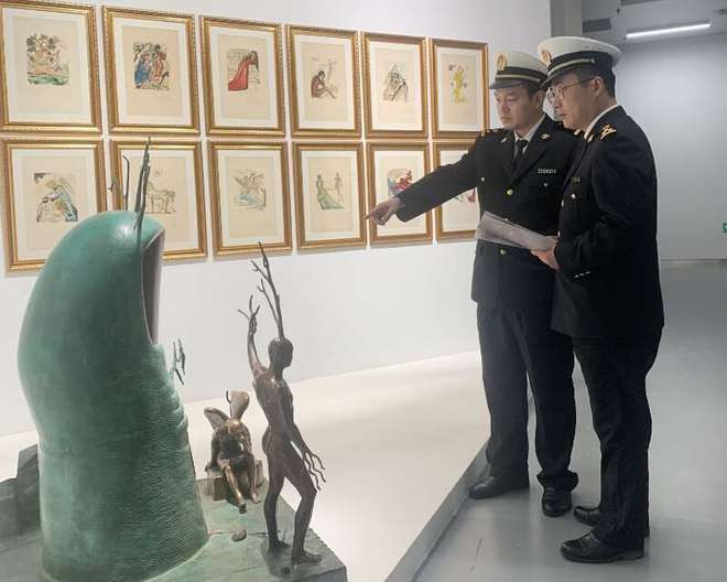 开云网站：2024年上海外高桥保税区进出口总值再破万亿元药品和医疗器械占全市68%(图2)