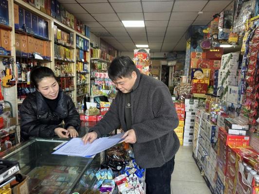 开云网站：精准帮扶点亮乡村网点发展之路(图1)