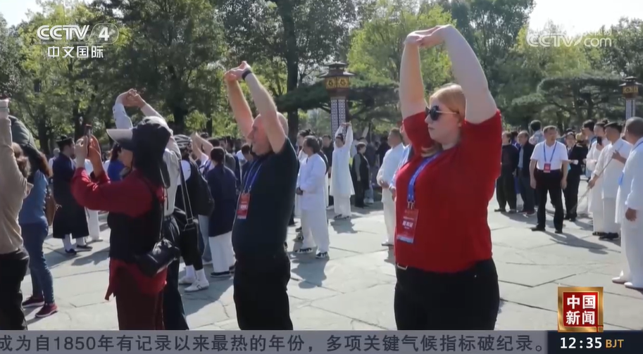 开云网站：更多外国人来华体验中国年数据显示春节期间入境游订单同比增长203%(图2)