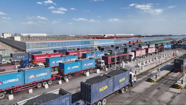 Kaiyun中国：“开门红”！策克口岸首季通关过货量突破500万吨(图2)