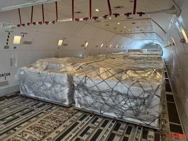 Kaiyun中国：一条三文鱼“游”出一条产业链！三文鱼进口成都中转提速约5小时(图4)