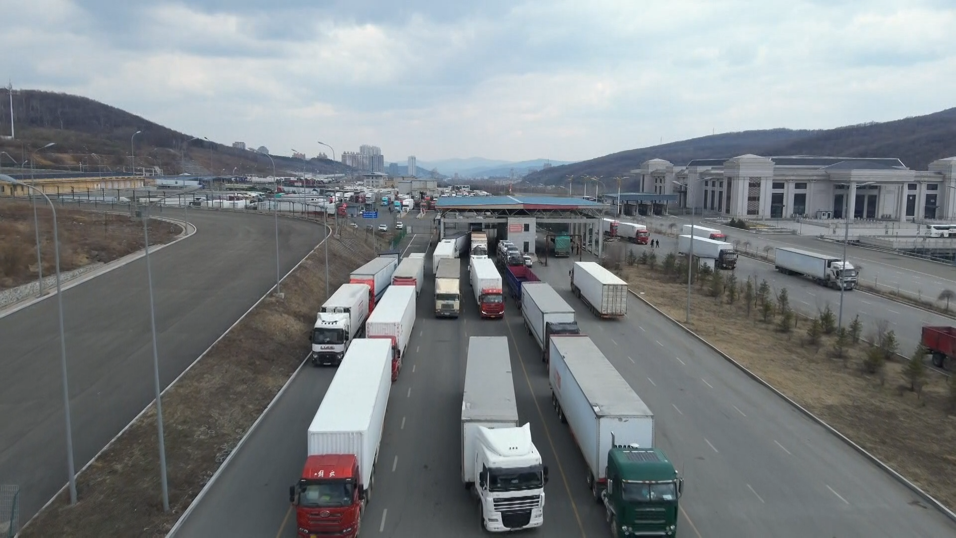 开云网站：高质量发展看中国春潮涌界江黑龙江对俄经贸文旅交流绿意盎然(图2)