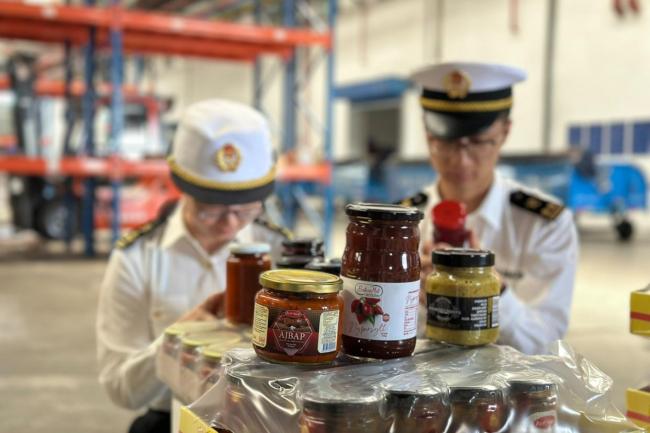 开云网站：宁波：中国—中东欧国家博览会入境展品通关首批展品顺利抵港(图1)