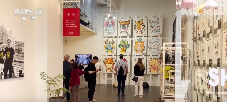 Kaiyun中国：国货潮品、国产智能产品……必购品！外国游客畅享“即买即退”快乐“买买买”(图4)