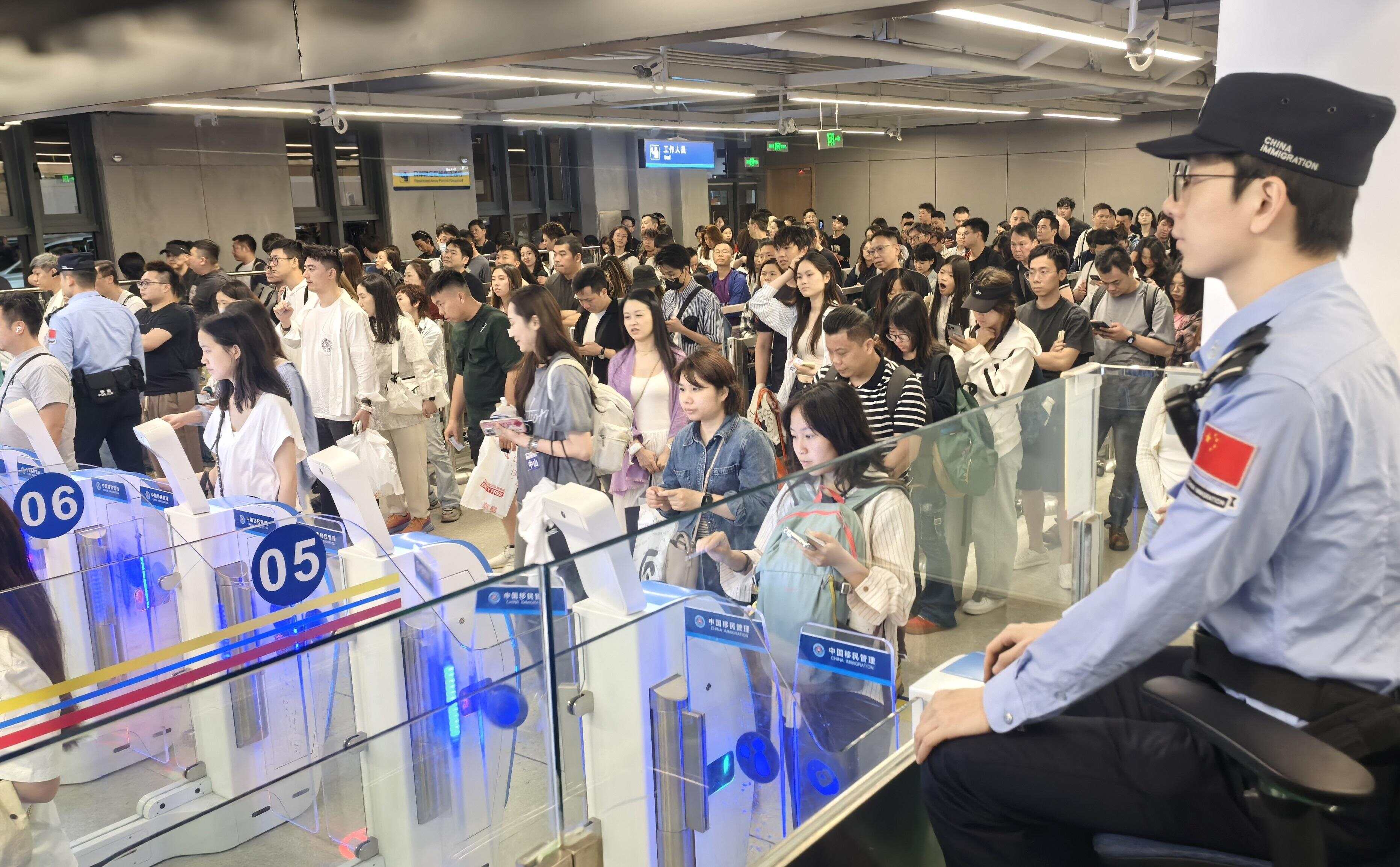 Kaiyun中国：“夜经济”火热！深港夜间口岸通关增量不断攀升(图2)