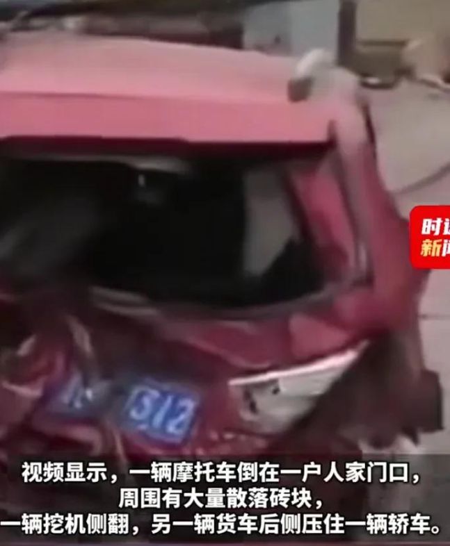 开云网站：6月1日儿童节山西晋城发生一场严重车祸现场一片狼藉(图3)