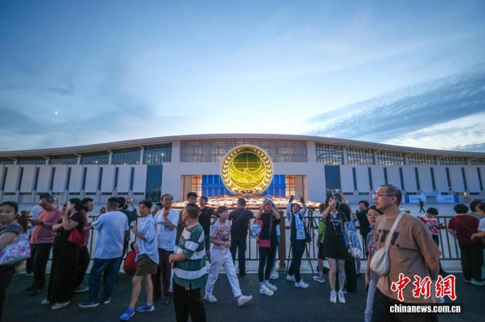 开云网站：五年连跨三个大关上合何以成中国外贸“新引擎”