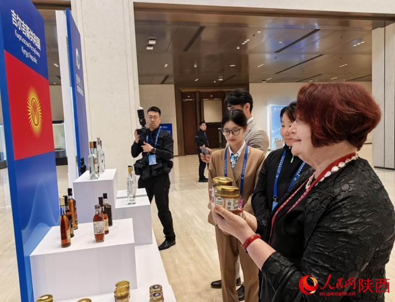 开云网站:“论”道西安“谈”出新合作(图3)