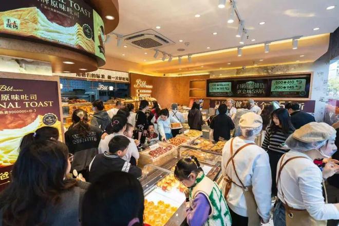 开云网站：18岁外出打工甘肃老板卖吐司年销10亿｜四十之获(图5)