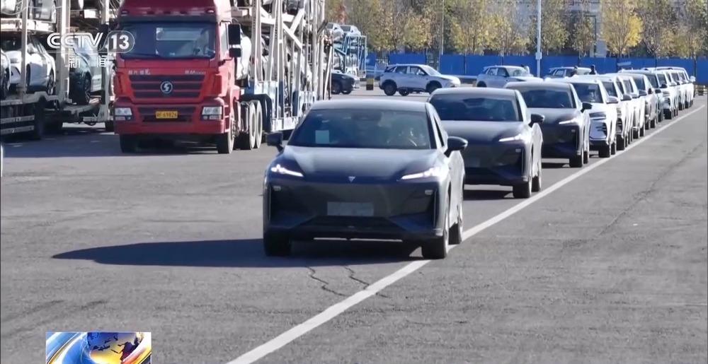 开云网站：今年前三季度霍尔果斯口岸进出口货运量超3480万吨(图1)