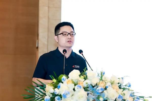 开云网站：数智惠闽企展车进福州｜华为坤灵中国行2025·福建站成功举办推动闽企智能化发展新征程(图2)