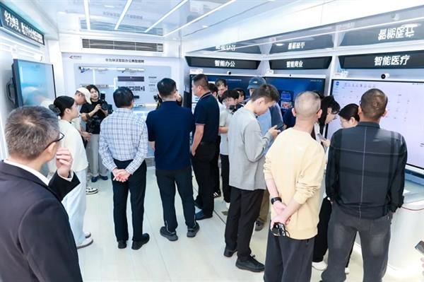 开云网站：数智惠闽企展车进福州｜华为坤灵中国行2025·福建站成功举办推动闽企智能化发展新征程(图11)