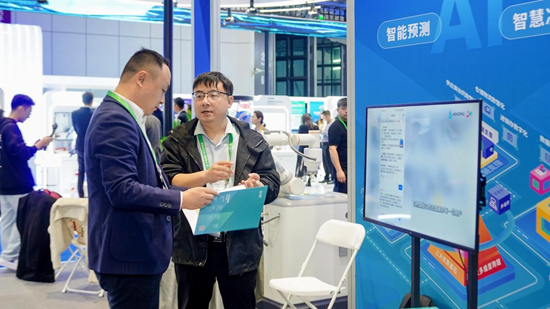 Kaiyun中国:海鼎智能平台惊艳亮相2025进博会AI新品引关注(图2)