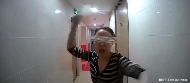 开云网站：监控曝光后砍门怪邻事件当事人发声介入调查或追责原房东