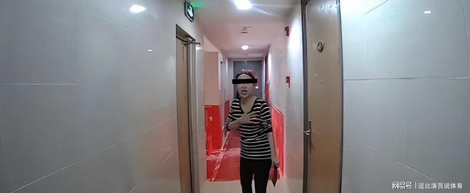 开云网站：监控曝光后砍门怪邻事件当事人发声介入调查或追责原房东(图10)