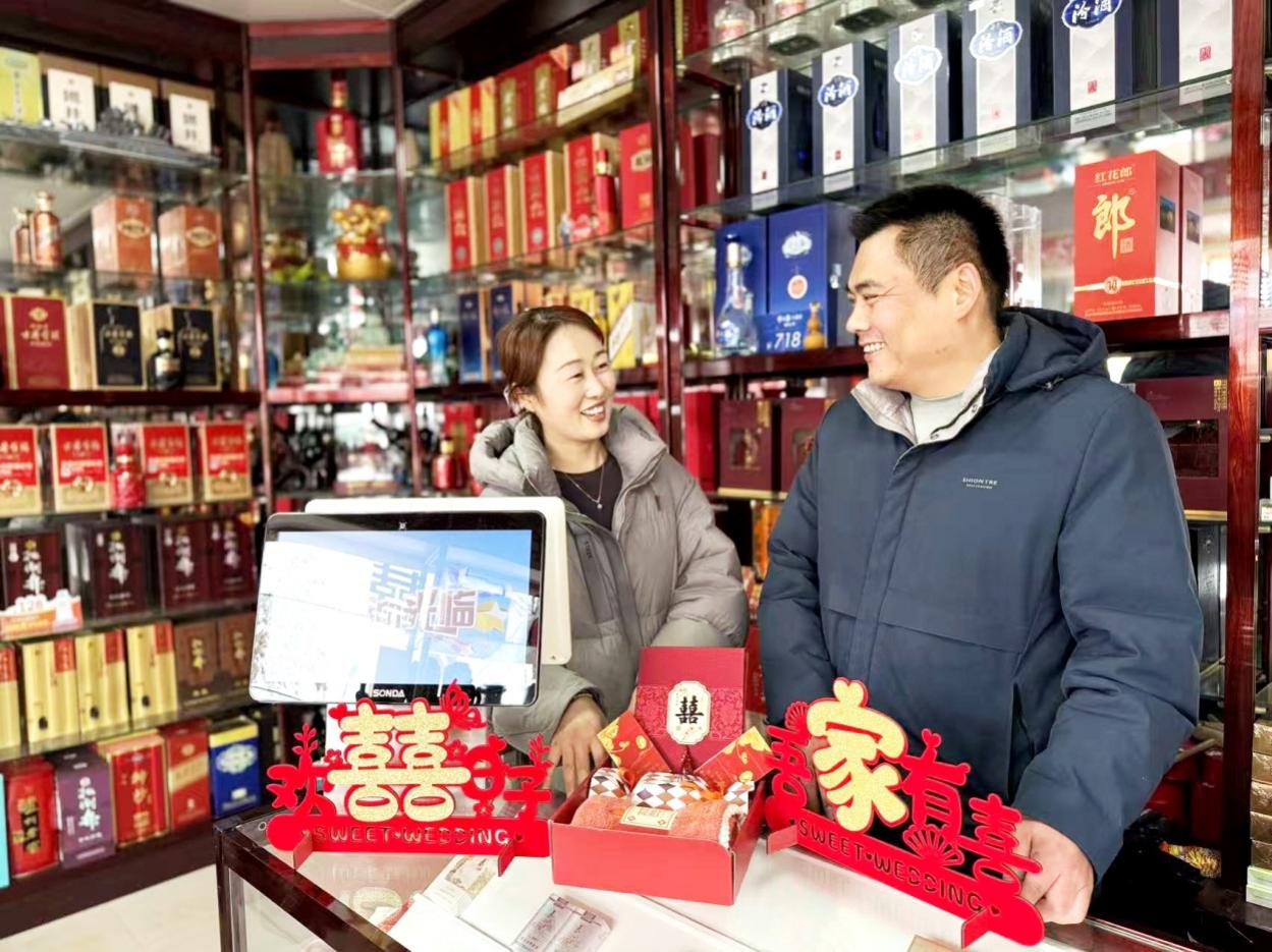 开云网站：山东东营烟草：老街恒达从烟火小店到婚庆喜地(图3)