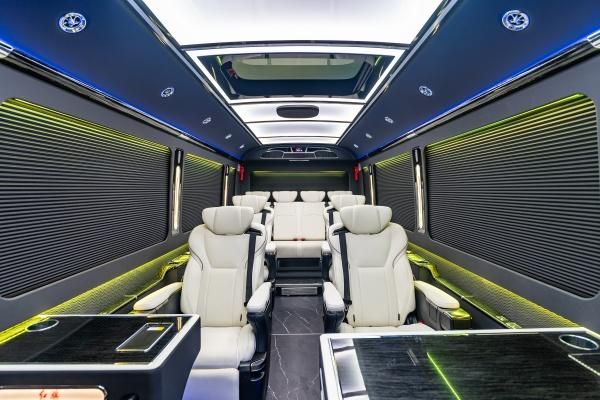 开云网站：红旗国悦12座现车价格红旗国悦4S店限时清库大促(图5)