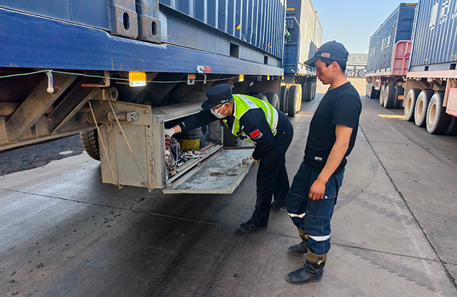 Kaiyun中国：包头边检站服务保障一季度满都拉口岸各项通关数据齐创历史新高(图2)